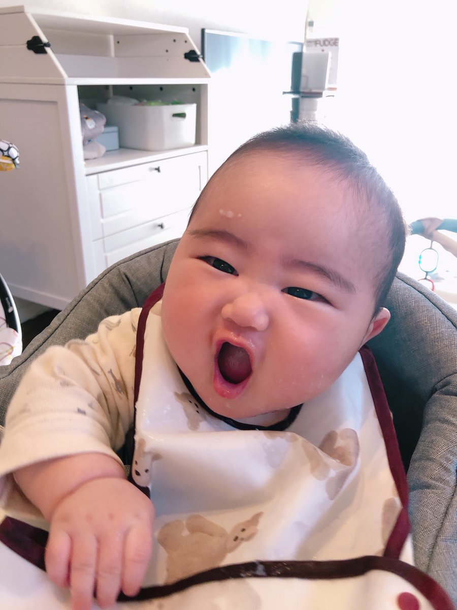 4_sbm's tweet photo. 初離乳食めっちゃがっついてた
うまく食べれてないけど一生懸命食べようとする姿がもうたまらん https://t.co/5maWmDx4m8