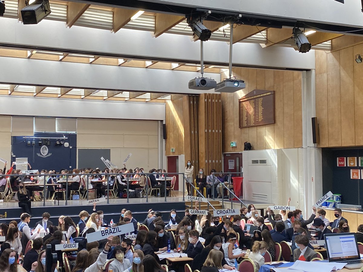 standrewsMUN's tweet image. Enthusiastic delegations all around - we love to see it! #saimun #SpeakOut