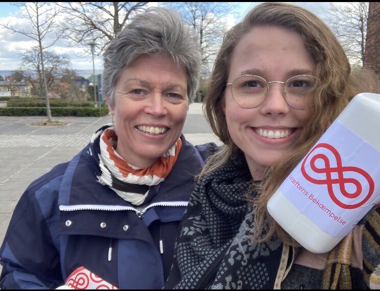 Birgitte Offersen (@boffersen) on Twitter photo Landsindsamling for Kræftens Bekæmpelse i Risskov i dag. Skønt vejr og mange glade givere. Mere end 60% af beløbet går til forskning.
Forhåbentlig flere kliniske studier til gavn for patienterne <a href="/cancer_dk/">Kræftens Bekæmpelse</a> Landsindsamling for Kræftens Bekæmpelse i Risskov i dag. Skønt vejr og mange glade givere. Mere end 60% af beløbet går til forskning.
Forhåbentlig flere kliniske studier til gavn for patienterne <a href="/cancer_dk/">Kræftens Bekæmpelse</a>