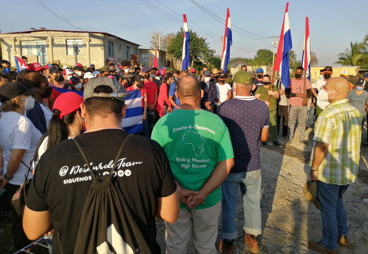 GHNordelo5's tweet image. ¡No es fácil seguirle el ritmo a estos muchachos! ¡Qué entusiasmo! #CDRCuba #UJCdeCuba y #DeZurdaTeam  en trabajo productivo saludando el #4deAbril #VamosConTodo #SomosDelBarrio