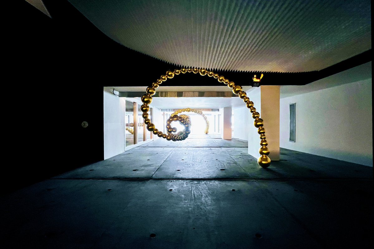DucCNguyen's tweet photo. La Spirale d'or, 2020 by Jean-Michel Othoniel
To see it, when you take the stairs, look up 🙂
#ArtMTL #insiderMTL #MTLMoments #gensduvieux #expoldmtl #portMTL #CentrePHI #JeanMichelOthoniel https://t.co/lAAIlD5q7b