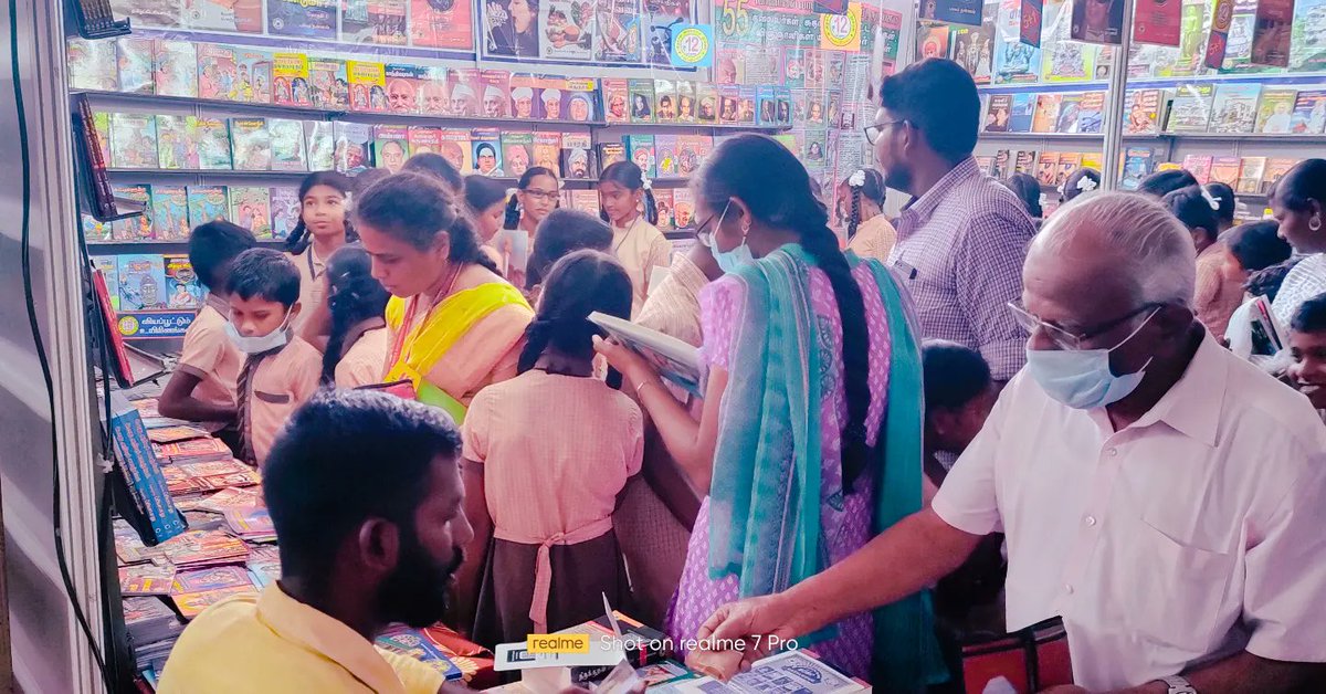 TQIFamily's tweet photo. Our volunteers took the students of Govt aided school Cheranmahadevi to #NellaiBookFair.The students thoroughly enjoyed visiting book stalls and purchased the book choosen by them to set up mini school library. Planning to conduct regular reading sessions #creatingforindia https://t.co/P6xShloZz3