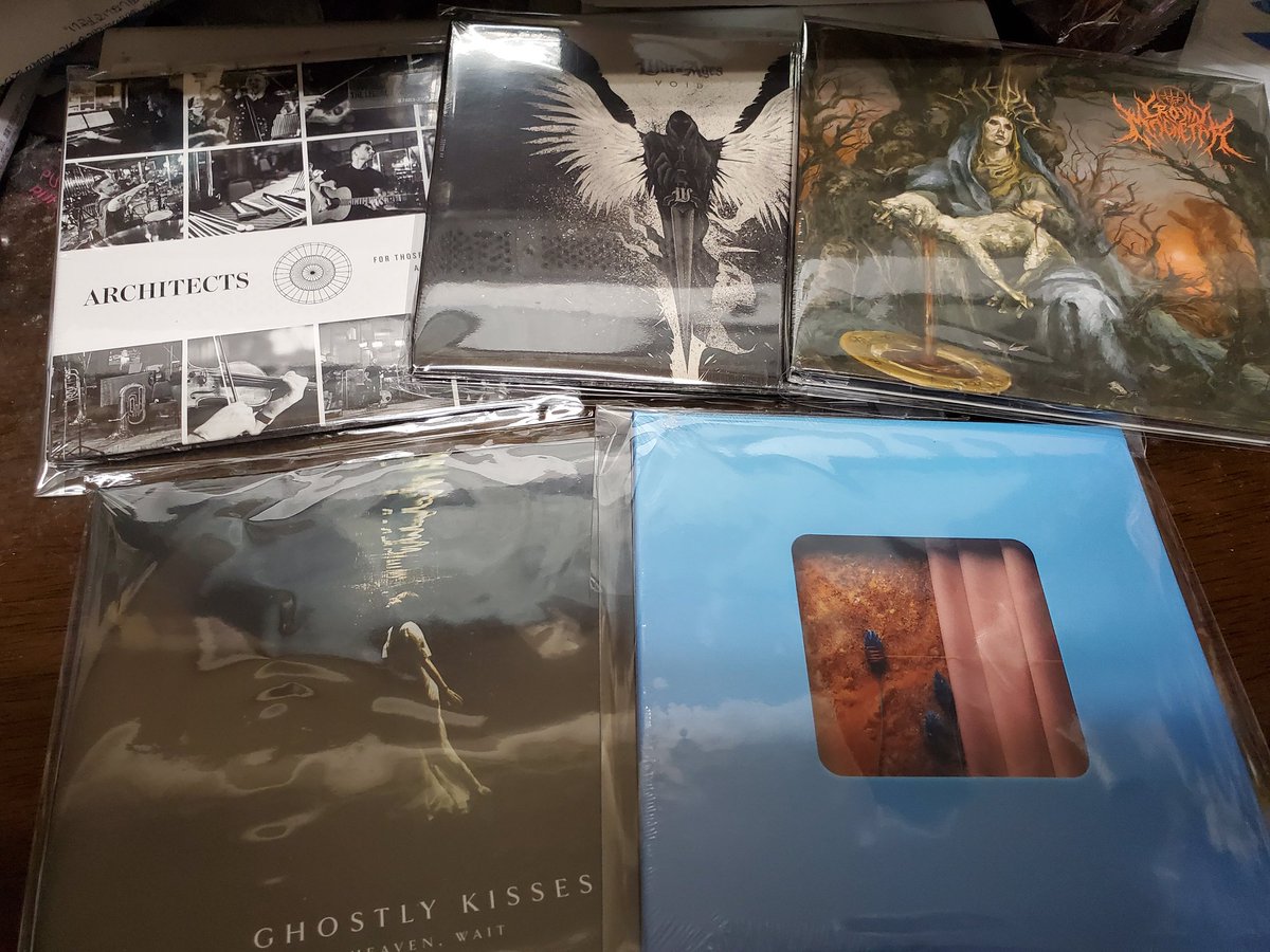 kubowktk's tweet photo. 昨日の購入品。
#Architects (ライヴ盤)
#WarOfAges
#CrownMagnetar
#GhostlyKisses
#ModernError https://t.co/2JwTrxVftV