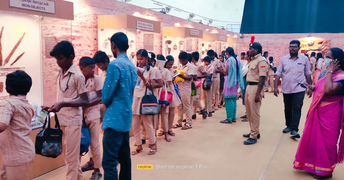 TQIFamily's tweet photo. Our volunteers took the students of Govt aided school Cheranmahadevi to #NellaiBookFair.The students thoroughly enjoyed visiting book stalls and purchased the book choosen by them to set up mini school library. Planning to conduct regular reading sessions #creatingforindia https://t.co/P6xShloZz3