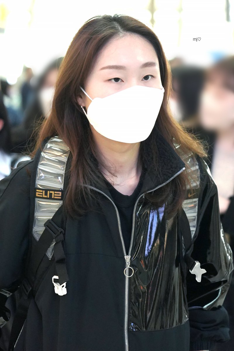 mjlover0909's tweet photo. 220403 ICN
걸음걸이가 당찬게 너무....머찐언니🥲

#최민정 #쇼트트랙 https://t.co/PIdqdrmkBg