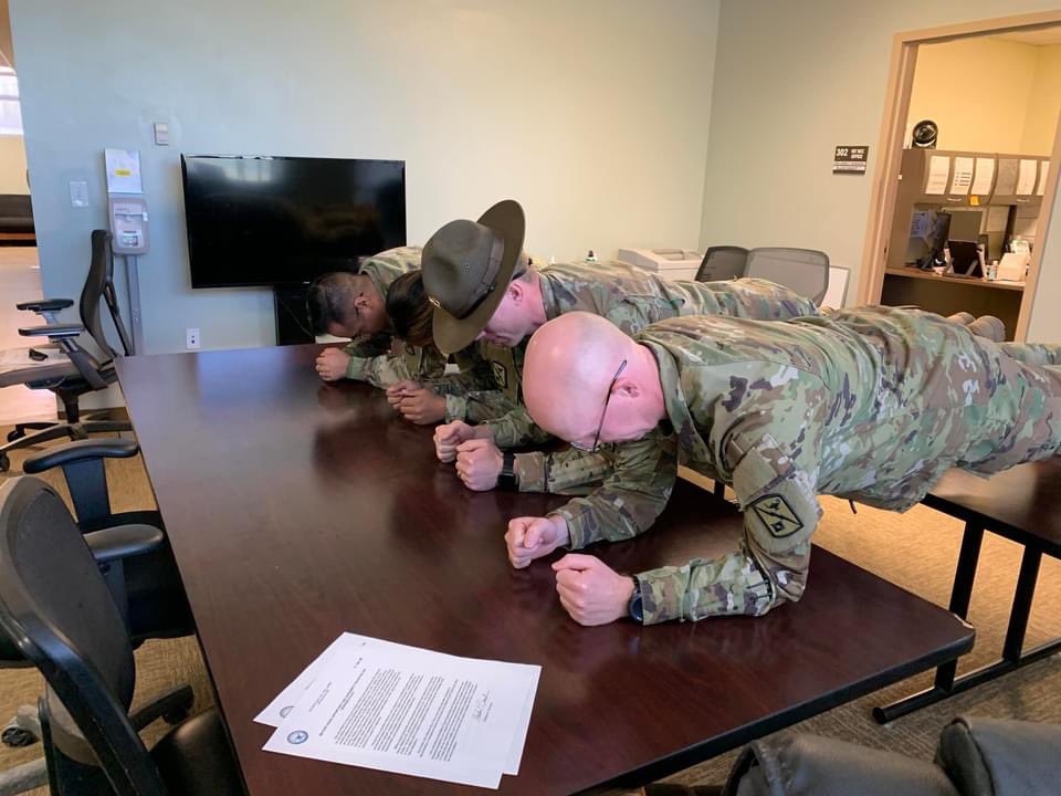 551stSignal's tweet photo. Day 1 the Black Knights team is underway with the 30 day plank challenge! April 1st goal was 20 seconds and it was a great start to the month.
Stay with us as we challenge our core throughout the month of April and work towards a 5 min plank!!
#StrengthandHonor
#watchandwarn https://t.co/7RteIMu52B