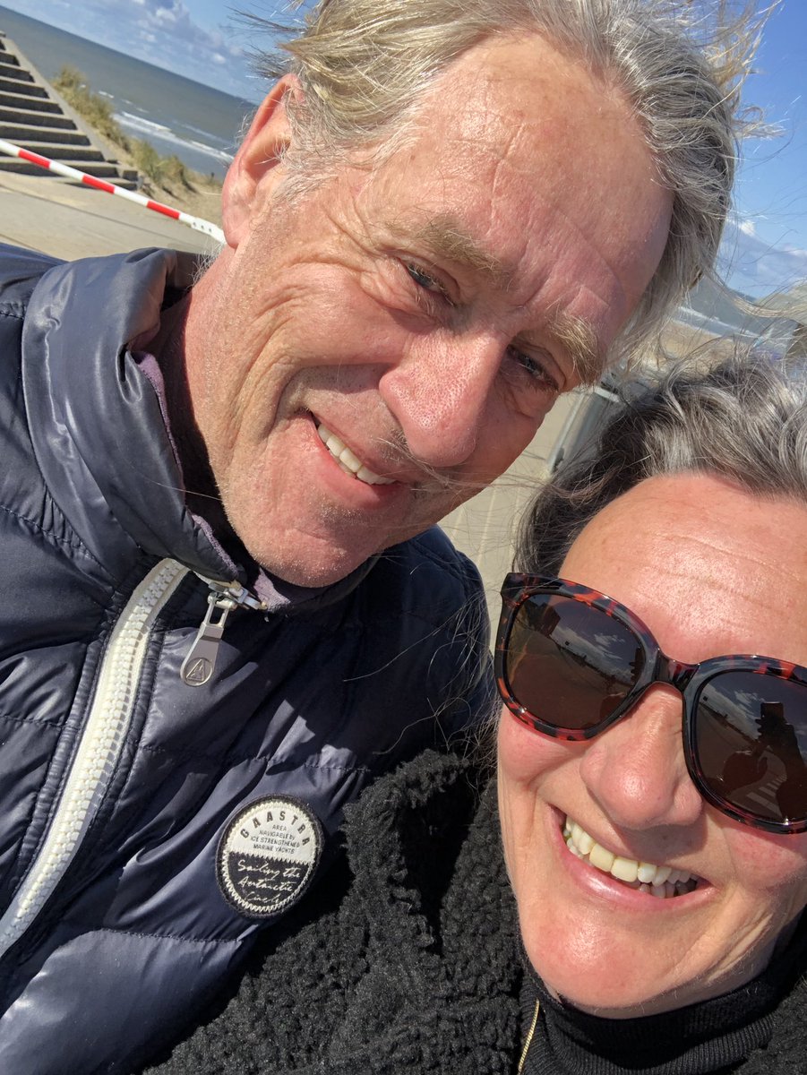 dorinefolkerts's tweet photo. Gewoon spontaan op het strand #leukeman #peterheersvhop https://t.co/tKsqG1j4zy