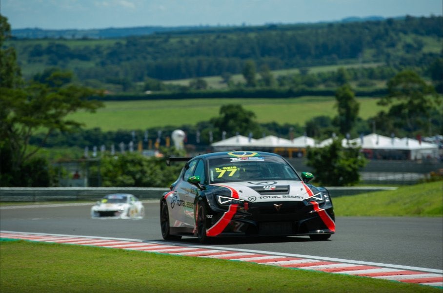 Corazondef1's tweet photo. 🛑VICTORIA CONTUNDENTE DE RAPAHEL REÍS EN LA PRIMERA DEL AÑO DEL TCR SOUTH AMERICA EN VELO CITTA 🇧🇷
@tcrsouthamerica
Completaron el podio dos argentinos @FabricioPezzini P2
#JARosso P3
🇦🇷
@manuelsapag P6
#POtero P8
#FFarina P10 https://t.co/IWaCSn7GBM