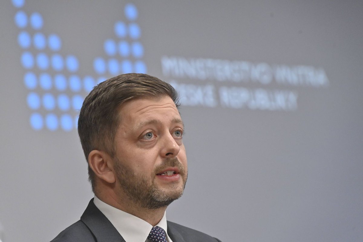 prager_zeitung's tweet photo. 👥🇺🇦 #Tschechien rechnet mit der Aufnahme von 500.000 bis 600.000 Flüchtlingen aus der Ukraine. Davon befindet sich bereits etwa die Hälfte im Land. Das sagte Innenminister Vít Rakušan am Sonntag im Tschechischen Fernsehen. Am Mittwoch will er einen entsprechenden Plan vorlegen. https://t.co/GeKyUAyVdf