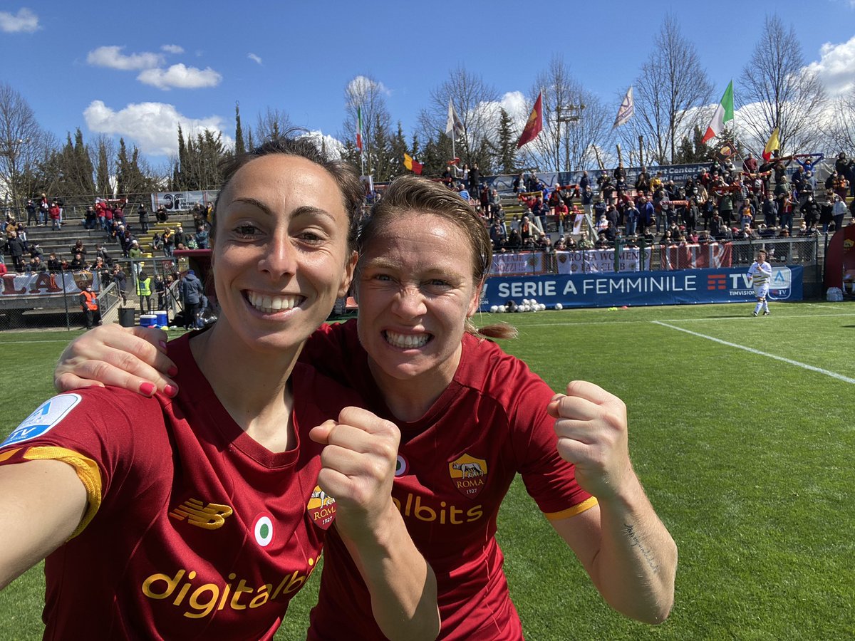 ASRomaFemminile's tweet photo. Fortuna che @Joyceborini7 non è permalosa 😅

Oggi grande assist per @Paloma_Lazaro 👊 https://t.co/AYrik64vWt