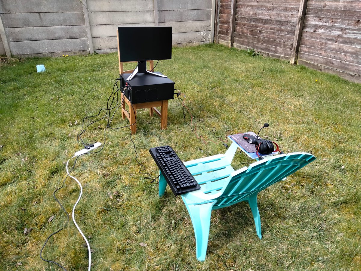 iiGamingLounge's tweet photo. Who ever said peeps can't game and get their daily dose of Vitamin D!?😤 https://t.co/grDmNywrea
