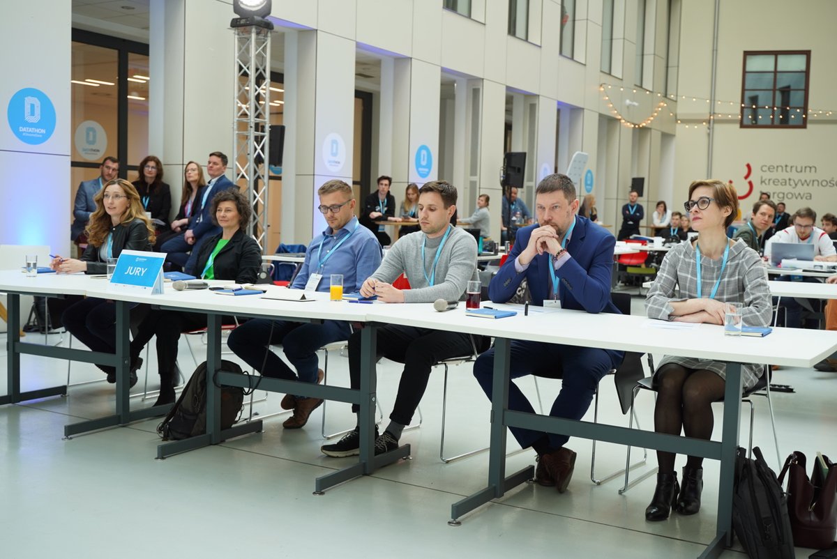 hackathongovpl's tweet photo. To oni będą Was oceniać. Poznajcie nasze jury!  @PremierRP @TDataSoftware @GUS_STAT @MF_GOV_PL @SPORT_GOV_PL #DaneOtwarte #hackathon https://t.co/jzRK2NgtGe