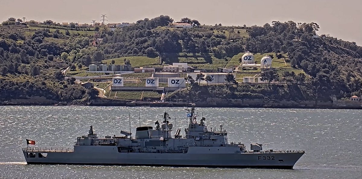 WarshipCam's tweet photo. Portuguese Navy Vasco da Gama-class frigate NRP Corte-Real (F332) in Lisbon, Portugal during Naval Parade - April 3, 2022 #nrpcortereal #f332 https://t.co/1qmxHonDc9