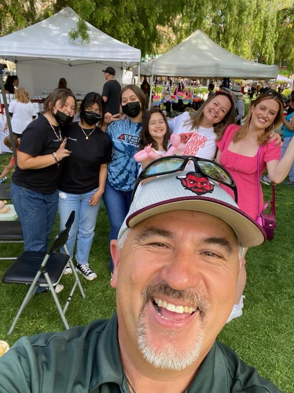 davidpintado727's tweet photo. Look we found the MDSDU Teacher of the Year at the Spring Fest @ HOSA Mt . Diablo Kids Ballon booth https://t.co/Gb214KWOSH