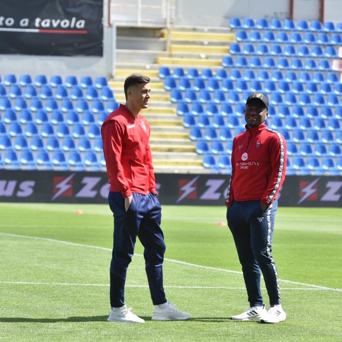 ACPerugiaCalcio's tweet photo. Ispezione campo
#forzagrifo⚪️🔴 @Lega_B #SerieBKT #CrotonePerugia #CROPER
📸 #Settonce (riservato) https://t.co/tBmfZl2GAT