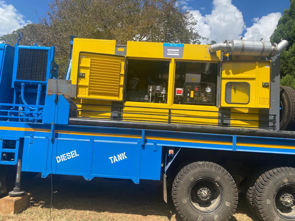The govt of Zimbabwe bought 40 borehole drilling rigs from India.

Two of those rigs have been delivered.

The govt, through ZINWA, aims to drill 35 000 boreholes in the country’s 35 000 villages.

70 000 “youths” will be trained &amp; employed to operate &amp; maintain the boreholes
