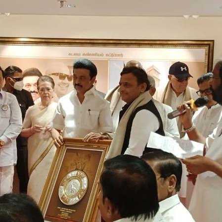 So10976941's tweet photo. Best Wishes to DMK for their new office in Delhi! https://t.co/3deKwMyEGC