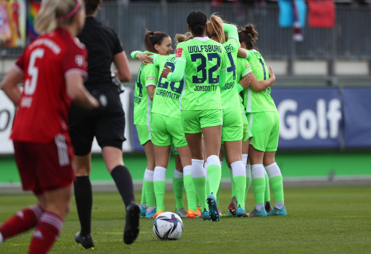 DFB_Frauen's tweet photo. ⏸️ Pause im Topspiel! 🔥 Huth (8. Min), Wedemeyer (34.) und Waßmuth (39.) sorgen für die klare Halbzeitführung der @VfL_Frauen gegen die @FCBfrauen.
Endstand #SCSSGS 1️⃣:1️⃣
#DieLiga #VFLFCB https://t.co/JBzr9kHxGd