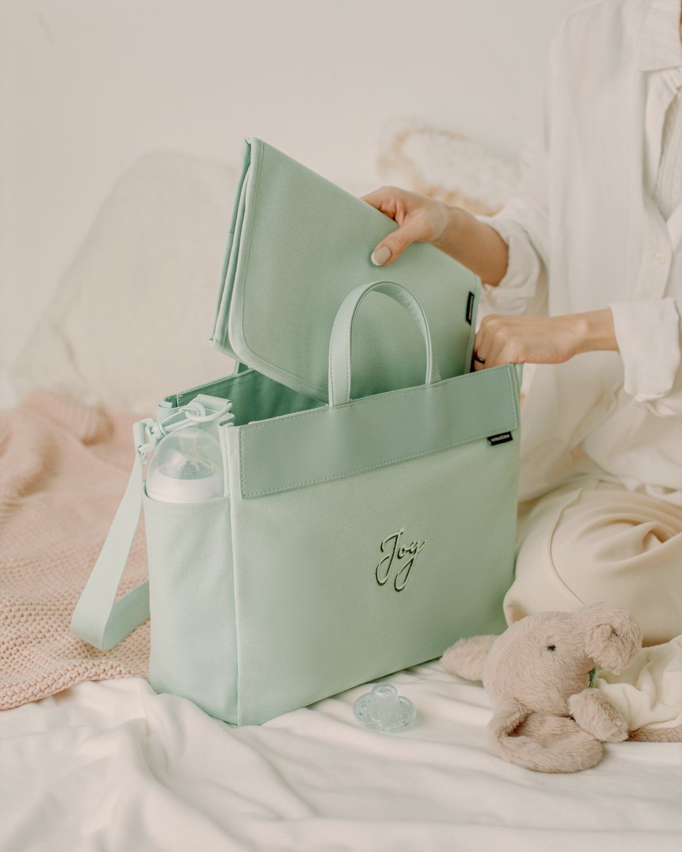 SometimeAsia's tweet photo. Reality is a diaper bag that doesn’t look like a diaper bag does exist. 

Bag: The Super Estela 2 featuring Super Changing Mat 

#sometimebag #IconicEssentials https://t.co/MSyKWDckmx