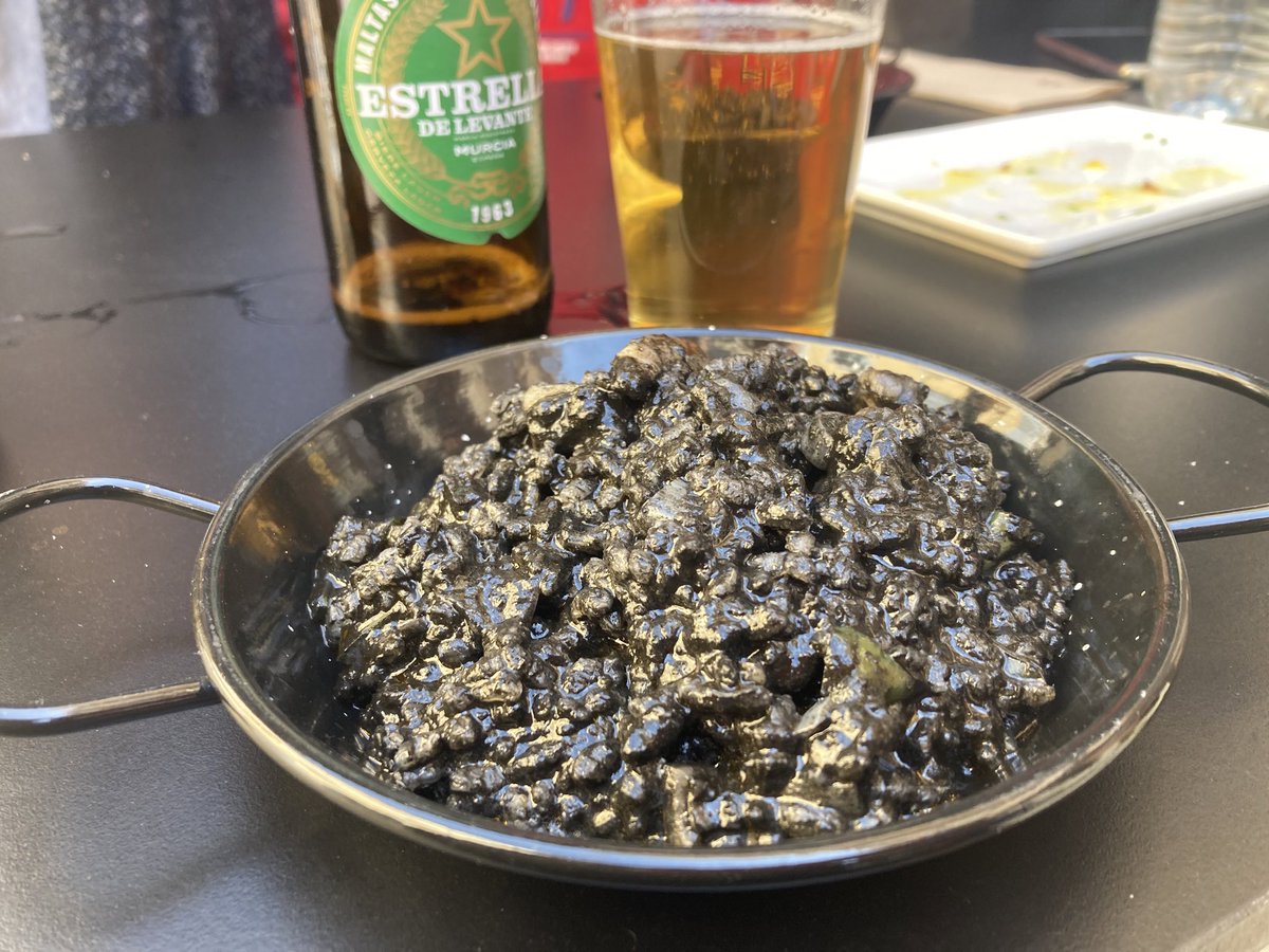 JMtnezNunez's tweet photo. Hoy no toca cocinar . @SiYoCojo y me vengo con la familia a ver a @Cristofercn … a la #Esquinica de #Calasparra . Ahora .. está pasando #ArrozNegro @ARROZ_CALAS_DOP 🌾🌾👇 https://t.co/W7w9fdotLi