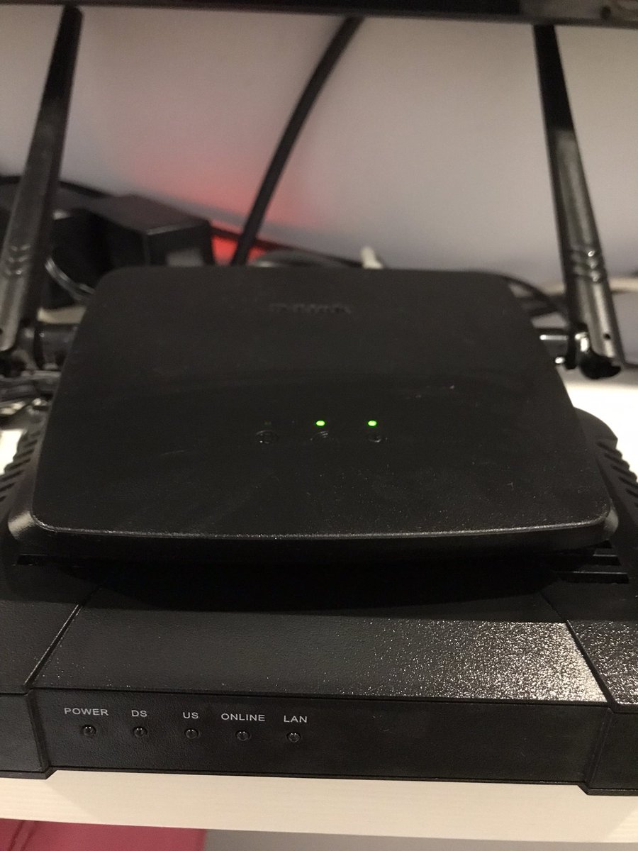 clacia's tweet photo. @FirstMediaCares min internet saya mati dari kemarin siang gmn nih??modem yg bawah itu mati semua lampunya sampe skrg gak nyala https://t.co/ZuEu7t5wpu