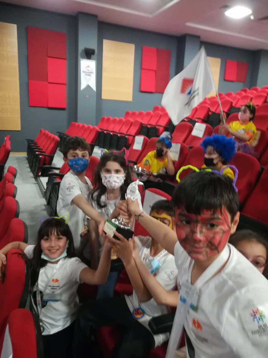 BK_Canakkale's tweet photo. Minik Bilim Kahramanları Buluşuyor / FIRST® LEGO® League Explore
2021-2022 Sezonu İstanbul Festivalinde,İlkokul Robotik Takımımız; "Yepyeni Bir Tasarım Yapan Mucitler Ödülü"nü almayı hak kazanmıştır.🏆❤💙 https://t.co/vGuUrKOv82