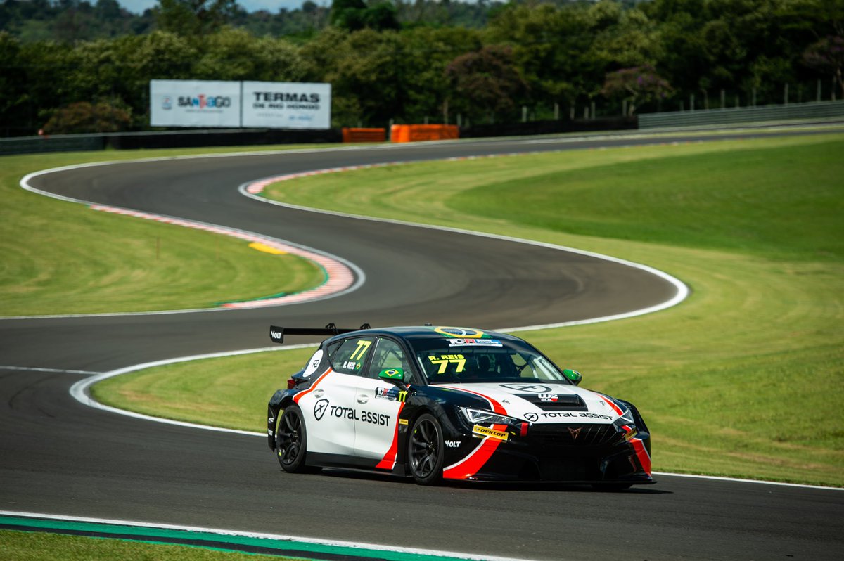 tcrsouthamerica's tweet photo. Fim da Corrida 1 e vitória de Raphael Reis 🏆 a bordo do #W2ProGP. @FabricioPezzini e #JuanAngelRosso completam o pódio! https://t.co/9tS9gSLix3