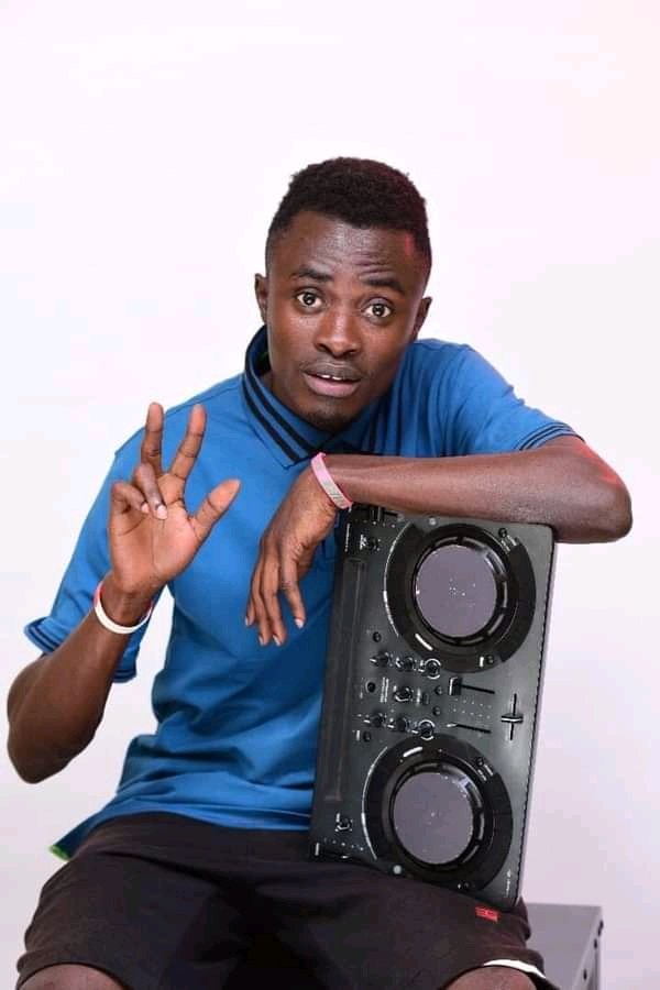 95_TimeFM's tweet photo. It’s our #ThreeDayWeekend wrap up with #DjIssue on #TheRetroTrain till 7pm playing those songs that bring back awesome memories. Happy Sunday!
Stream LIVE: https://t.co/rh3CNhbGMM
#MbalesNumberOne #MbaleCity #WeLoveMbale https://t.co/iYb6GKQKZ7