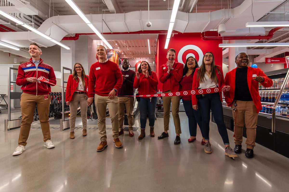therealdandan2's tweet photo. And just like that weβre open, @3385 team- thanks for an amazing week! https://t.co/ScaqRoRHBP