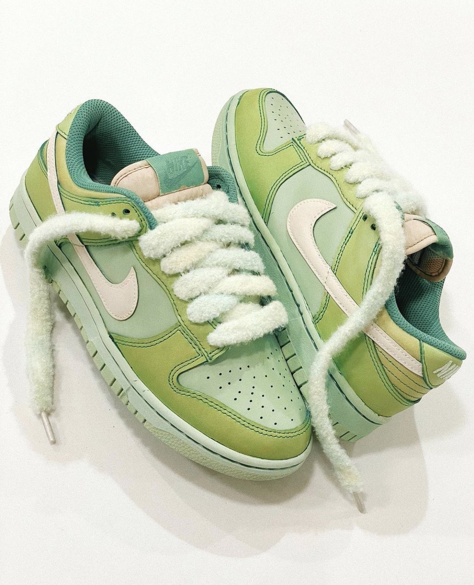 StreetFashion01's tweet photo. “Matcha Latte” Dunk Customs by Andrew Chiou (2022) https://t.co/IohA0AicyZ