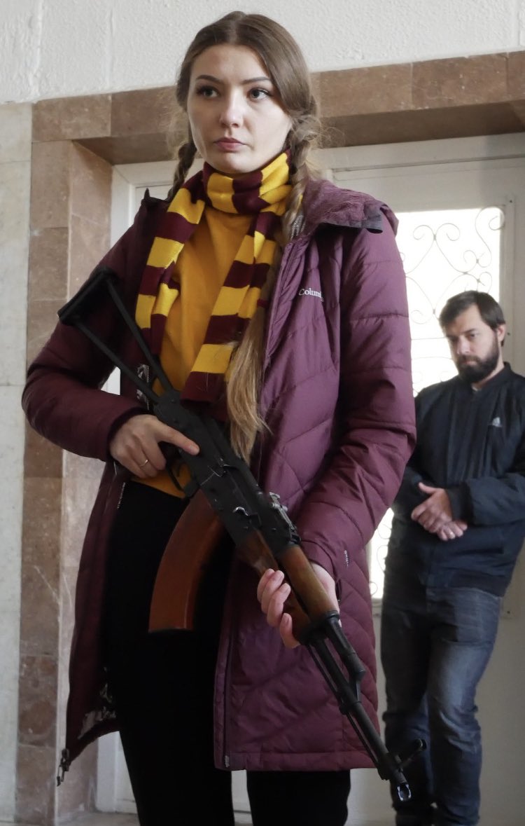 Maybe just for me that I took the 📷 but this is incredibly powerful

A 🇺🇦 girl taking up Kalashnikov and learn how to use it while probably she would have just loved to be in a cafè with friends

But she felt it was right to be there &amp; learn how to defend her country

Impressive