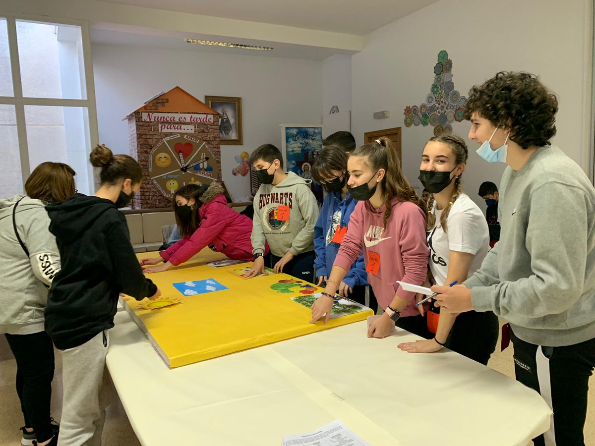 Este Fin de semana 30 Jóvenes han participado en la Convivencia con  el lema de CRISTO ES VERDAD 
Gracias a todos por compartir momentos de Oración, Reflexión y Amistad.
ADELANTE