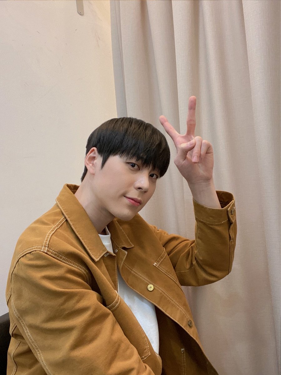 KNK PREMIUM LIVE in TOKYO 2022
💚🤎😊✌️

#크나큰 #KNK 
#지훈 #JIHUN
#동원 #DONGWON