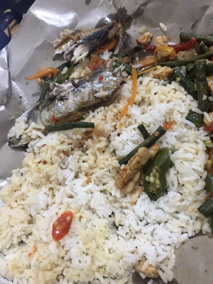 mia_stefas's tweet photo. Nasi rames cuek no debat nikmatnya 🙃 https://t.co/GU36um24PA