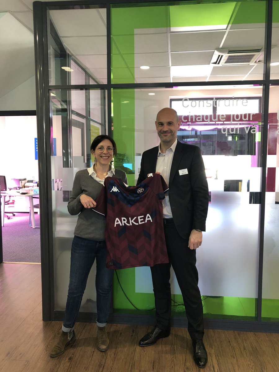 ccmmacampagne's tweet photo. Maillot offert à une de nos clientes par la @ccmmacampagne pendant notre assemblée générale.
#Rugby #assembleegenerale https://t.co/YFWriiQLwN
