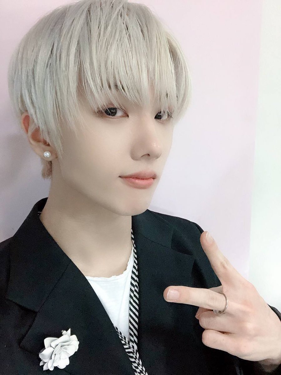 ตุ๊กตาของทางร้านเราตอนนี้มีสามรุ่นนะคะ มีรุ่นโรยไอซิ่ง รุ่นแสนสนคนตาหวานแล้วก็รุ่นคุณนาย คุณลูกค้าสนใจรับเป็นรุ่นไหนดีคะ