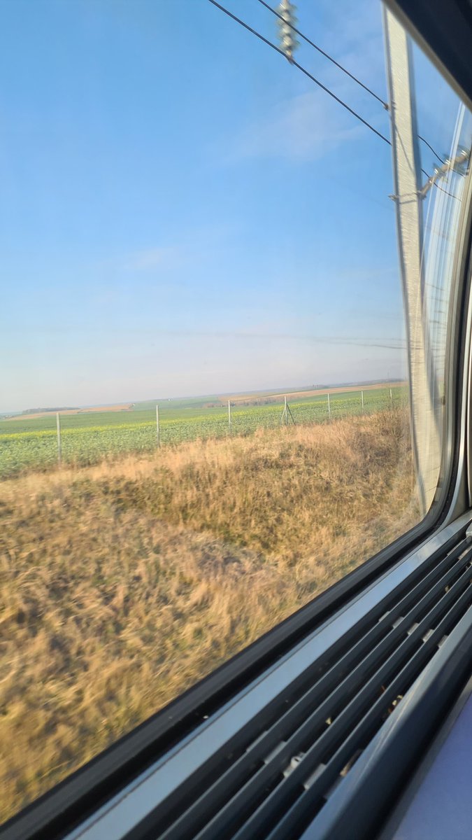 LesReps5709's tweet photo. 🚄 En route vers le meeting de @vpecresse &amp; le conseil national @lesRepublicains 🇨🇵🇪🇺

#PecressePresidente https://t.co/1K3QhX9No2
