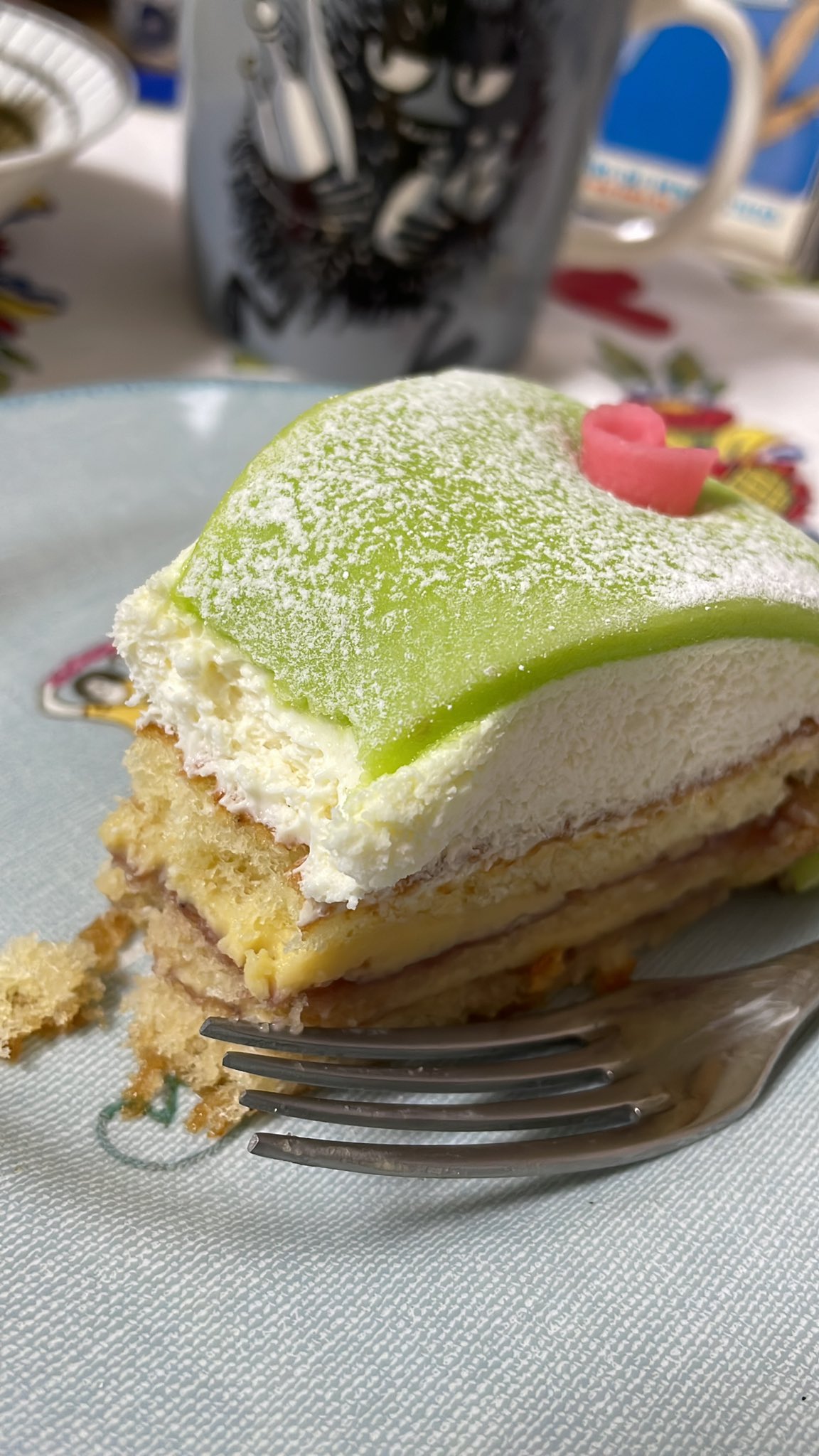 奥のメグ味 スウェーデンのプリンセスケーキ は現地でよく見かけた 素朴なルックスでものすごく甘そうと思って今まで手を出さなかった 神武寺駅前のケーキ屋さんのセムラを食べて美味しくて安心したのでチャレンジしてみた 美味しい Lillakatten 奥のメグ味 スウェーデンのプリンセスケーキ は現地でよく見かけた 素朴なルックスでものすごく甘そうと思って今まで手を出さなかった 神武寺駅前のケーキ屋さんのセムラを食べて美味しくて安心したのでチャレンジしてみた 美味しい Lillakatten