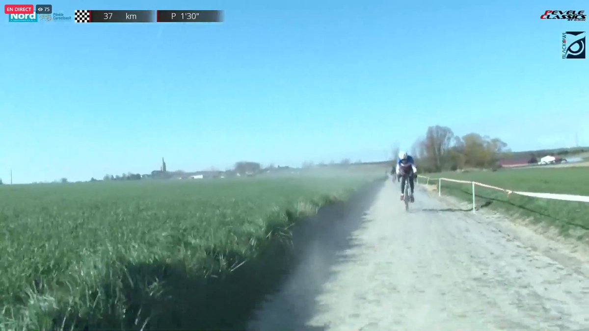 #Tourdelapevele 🇫🇷

Paul Seixas impérial sur les pavés, déjà devant il distance ses compagnons d'échappés sur le secteur de Mons-en-Pévèle à 35km de l'arrivée, quel numéro 👏