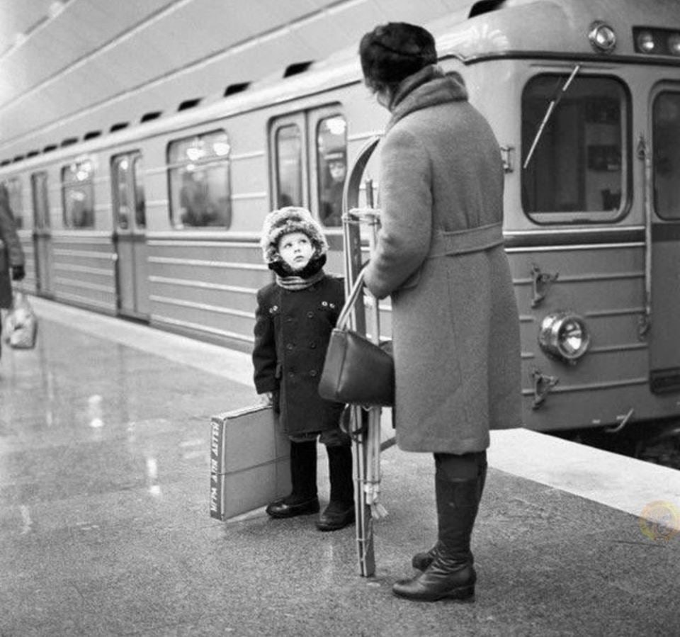 На лыжах с малых лет. Тушинское метро в 1976-м году. 

Фото: тг-канал Мир Метро
