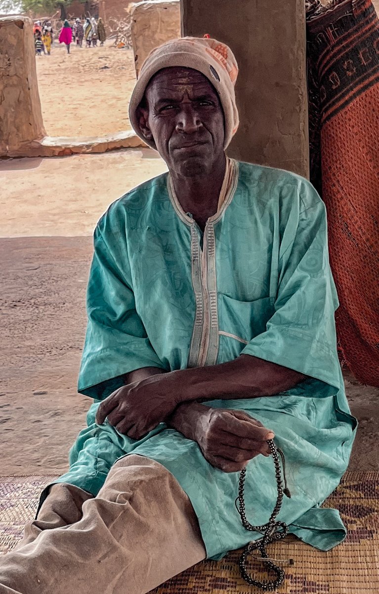 Bir babanın dilindeki dua oluruz bazen, köyüne yiyecek ulaşan…

Kur’an-ı Kerim dağıtımıyla, gözlerdeki sevinç oluruz.

Ve bazen bir çocuğun elindeki bayrak oluruz, umutla beklenen.

Desteklerinizle; #RamazanıYaşat’ıyoruz.

📍Nijer, Ramazan 2022