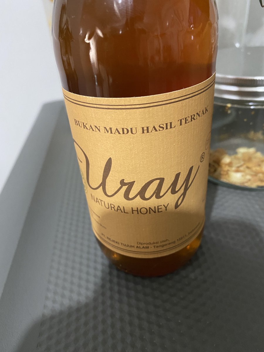 mudours's tweet image. Daripada bengong, kita main #CopywritingChallenge aja. Menurut klean, apa yang salah dari tagline Madu Uray ini dan bagusnya digimanain?