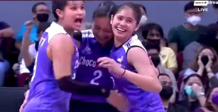 super_manoban's tweet photo. their smile, Deanna Wong and Des Cheng. 

#PVL2022 https://t.co/hlCaMbAxJt