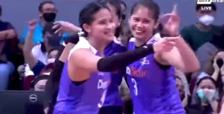 super_manoban's tweet photo. their smile, Deanna Wong and Des Cheng. 

#PVL2022 https://t.co/hlCaMbAxJt