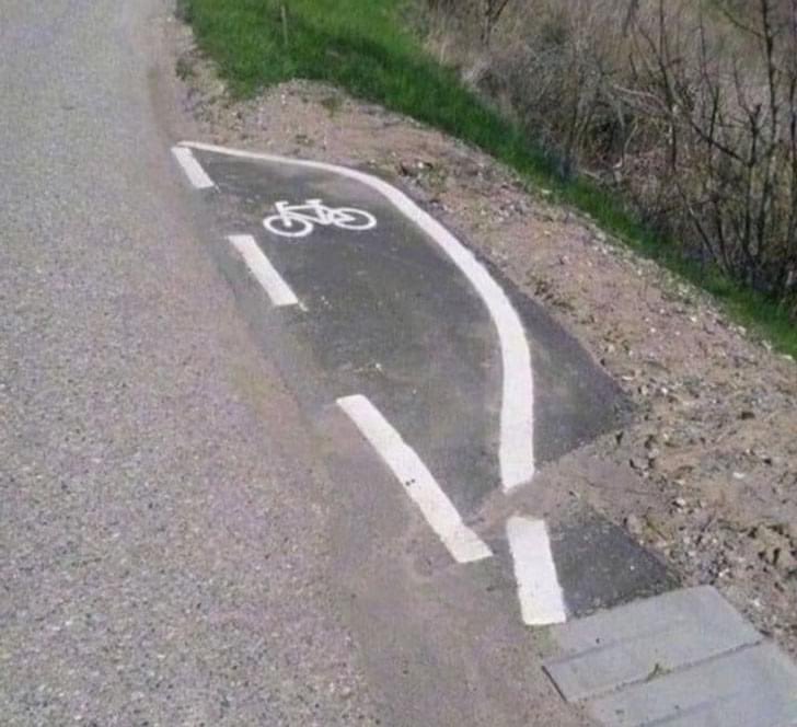 KekoIglesias's tweet photo. Agotador el carril bici en mi pueblo https://t.co/l99VR1xZd9
