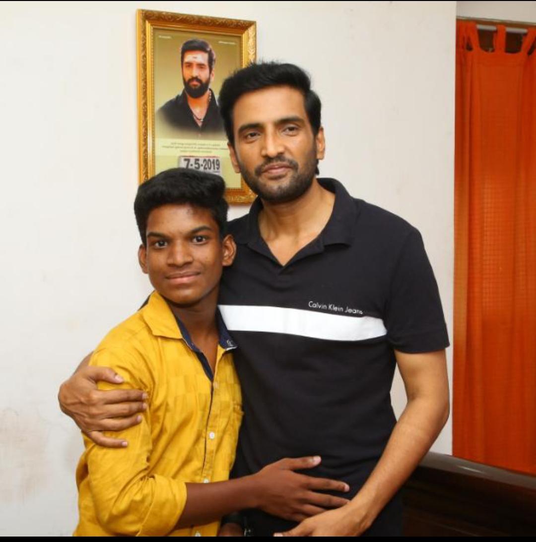 VijayE25168859's tweet photo. இன்று பிறந்தநாள் விழா காணும் சேலம் நகர துணை தலைவர் அன்பு நண்பர் சந்தானம் கெளசிக் அவர்களுக்கு விழுப்புரம்
மாவட்டம்  தலைமை சார்பாக இனிய பிறந்தநாள் வாழ்த்துக்கள்   அன்புடன்  சந்தானம் விஜய் இளைஞரணி துணை தலைவர் விழுப்புரம் மாவட்டம். @iamsanthanam @KKumaravelMKS @j5qqiVYLqbcS0G3 https://t.co/mjJUZMx9fo