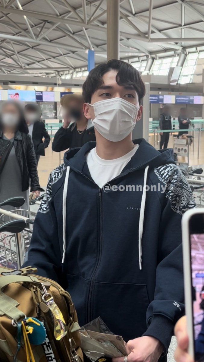 gneyee's tweet photo. 김동욱 진짜 잘생김 과다야...🥲 https://t.co/r9VuewFHbM