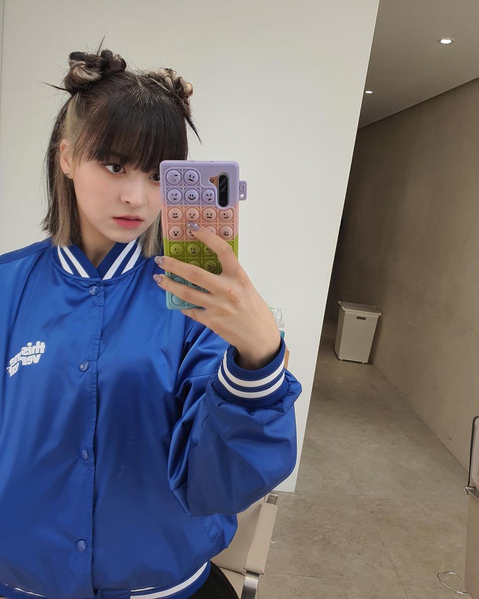nmixxpics_'s tweet photo. NMIXX official instagram update with Lily
#LILY #릴리 https://t.co/H5wvozyKQb