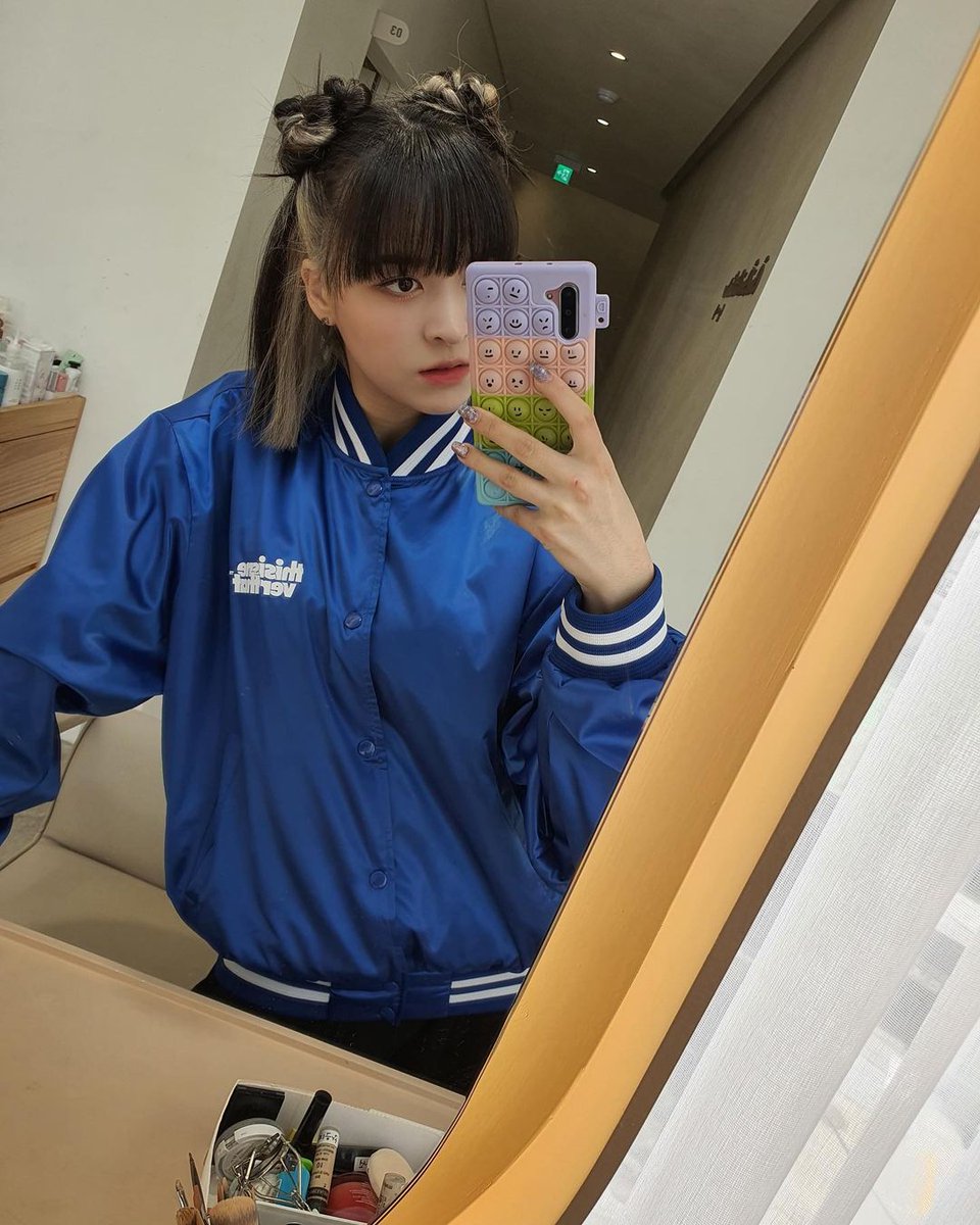 nmixxpics_'s tweet photo. NMIXX official instagram update with Lily
#LILY #릴리 https://t.co/H5wvozyKQb