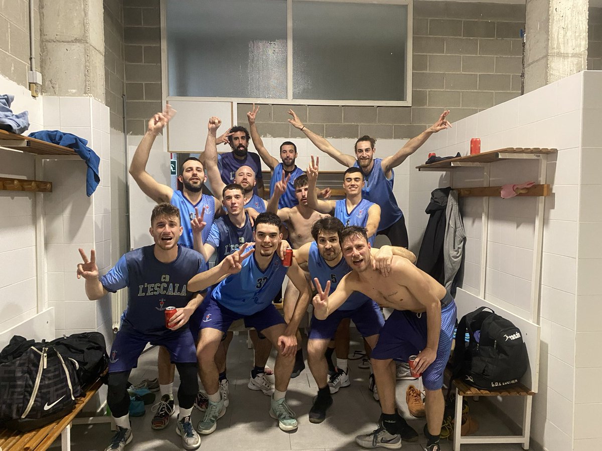 CB L'Escala (@cb_lescala) on Twitter photo 🔵SOM DE SEGONA🔵
El Sènior Masculí és va proclamar Campió de Lliga i aconsegueix l’ascens a Segona Catalana després de guanyar per 74-62 al <a href="/cbvalldenbas/">CB La Vall d'en Bas</a>
Des del club volem agraïr a tothom que va venir ahir al pavelló per l’ambientàs de bàsquet que vam viure. 🔵SOM DE SEGONA🔵
El Sènior Masculí és va proclamar Campió de Lliga i aconsegueix l’ascens a Segona Catalana després de guanyar per 74-62 al <a href="/cbvalldenbas/">CB La Vall d'en Bas</a>
Des del club volem agraïr a tothom que va venir ahir al pavelló per l’ambientàs de bàsquet que vam viure.